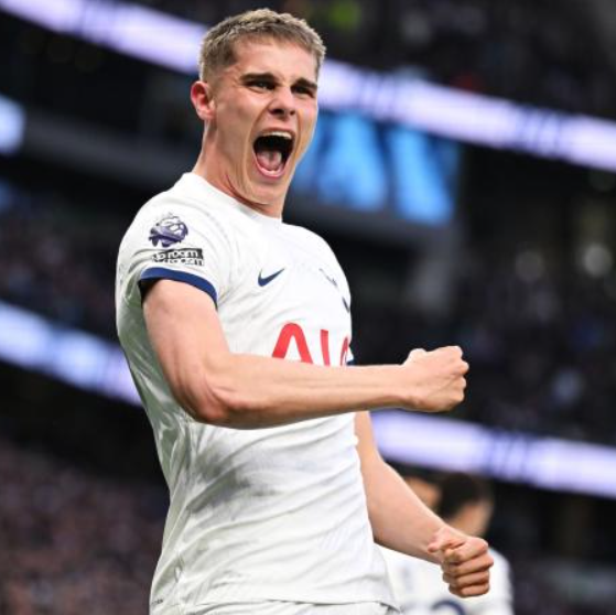 弗蘭克戰(zhàn)術(shù)革新顯成效：熱刺定位球體系蛻變獲專(zhuān)業(yè)贊譽(yù)