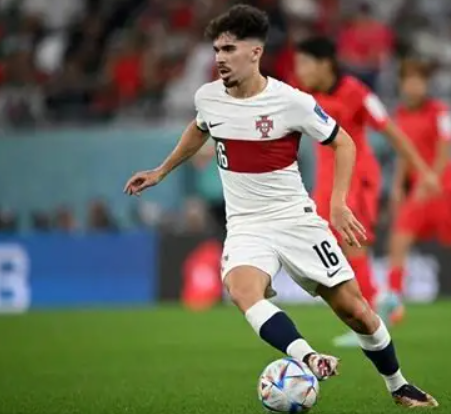 法甲賽場(chǎng)數(shù)據(jù)洞察：維蒂尼亞觸球頻次領(lǐng)跑五大聯(lián)賽