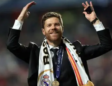 西甲國(guó)家德比皇馬勝巴薩，賽后沖突引主帥理性解讀