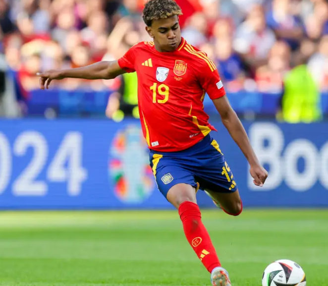 亞馬爾：從賽前言論風(fēng)波到場上表現(xiàn)低迷的困境剖析