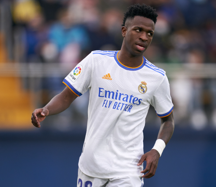 維尼修斯：金球遺珠后的賽場浮沉與自我重塑