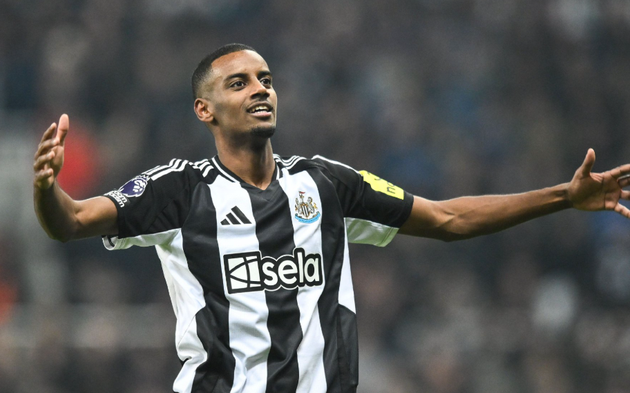 前利物浦名宿赫斯基論伊薩克：多維貢獻(xiàn)與體能提升之要