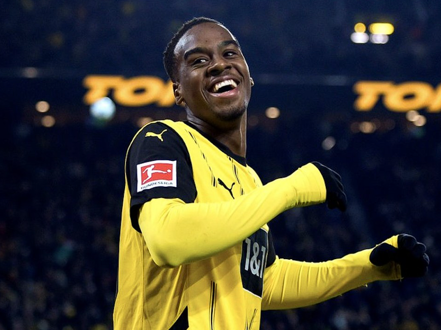 聯(lián)賽杯激戰(zhàn)：吉滕斯閃耀，切爾西險(xiǎn)勝狼隊(duì)