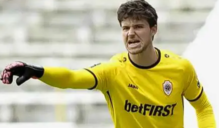 拉門(mén)斯：曼聯(lián)新援談首秀與個(gè)性，堅(jiān)守穩(wěn)健風(fēng)格