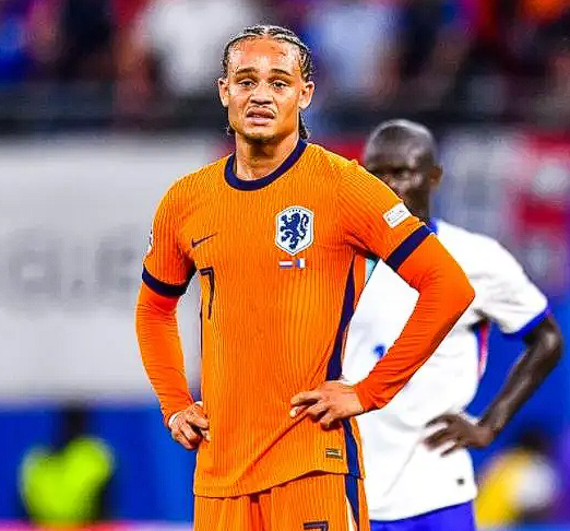 英超與歐冠賽場(chǎng)：熱刺主帥弗蘭克談哈維 - 西蒙斯表現(xiàn)與換人決