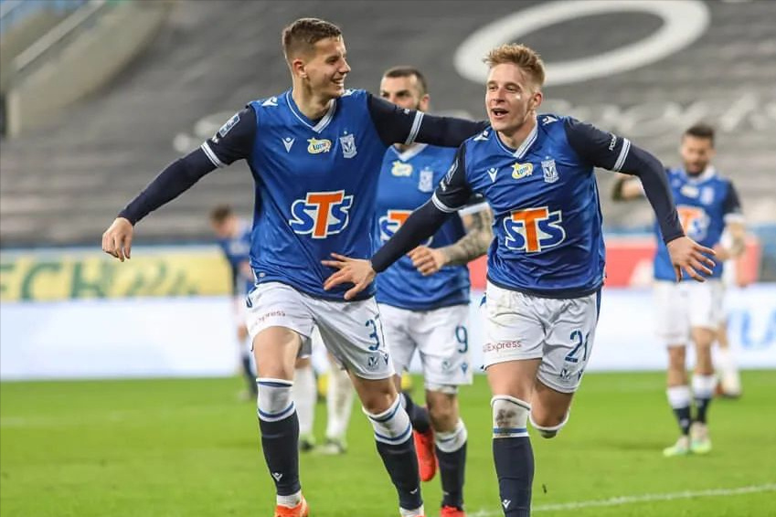 黑馬主場鏖戰(zhàn)藍(lán)軍，歐冠生死局懸念陡升