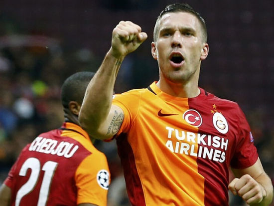 青春風(fēng)暴鏖戰(zhàn)鐵血防線，阿賈克斯主場(chǎng)爭(zhēng)勝