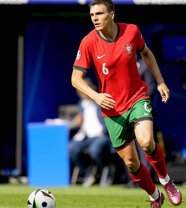 熱刺主帥弗蘭克談帕利尼亞未來：短期滿意與長期規(guī)劃的戰(zhàn)術權衡