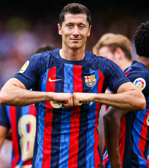 <a href='https://www.www.bvzueha.com/news/tag/284.html' style='color: blue;'>西甲</a>激戰(zhàn)巴薩客場告捷，萊萬帽子戲法后暢談賽后心得