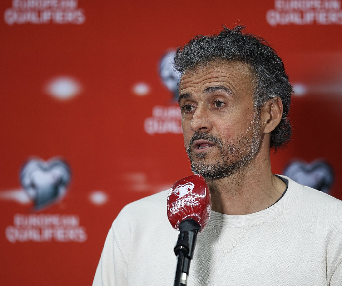 法甲激戰(zhàn)巴黎絕殺里昂，恩里克盛贊球員堅韌精神