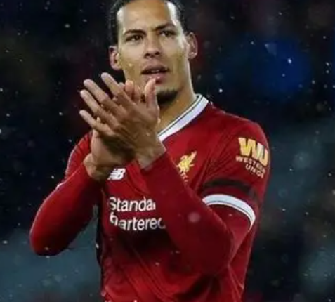 范戴克回應(yīng)魯尼批評引熱議，希勒直言應(yīng)以賽場表現(xiàn)正名